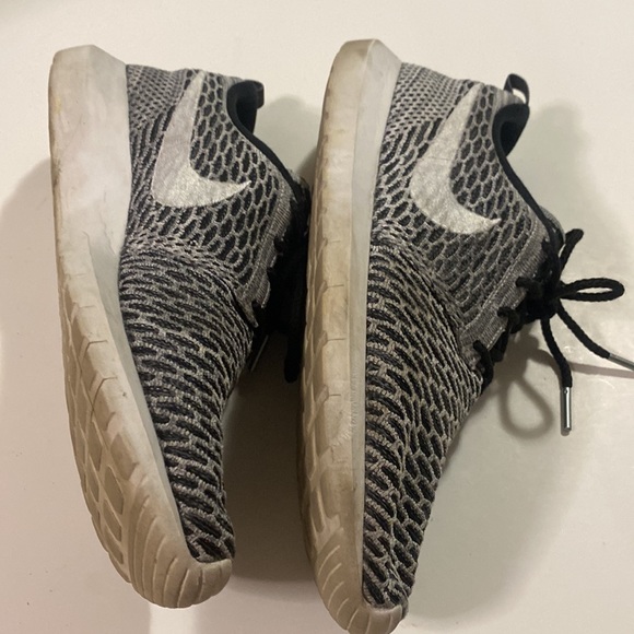 Nike Flyknit Roshe Run Size 11.5 - Picture 5 of 6